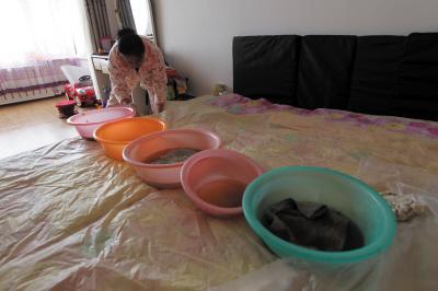 丰台楼上漏水，住户失联，小区没物管，业主维权难！律师来支招……